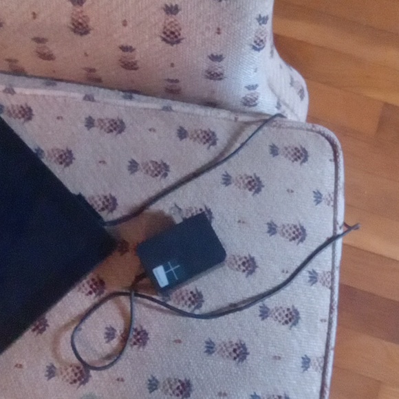 Surface window rt 32 gb and it is black - Picture 3 of 3